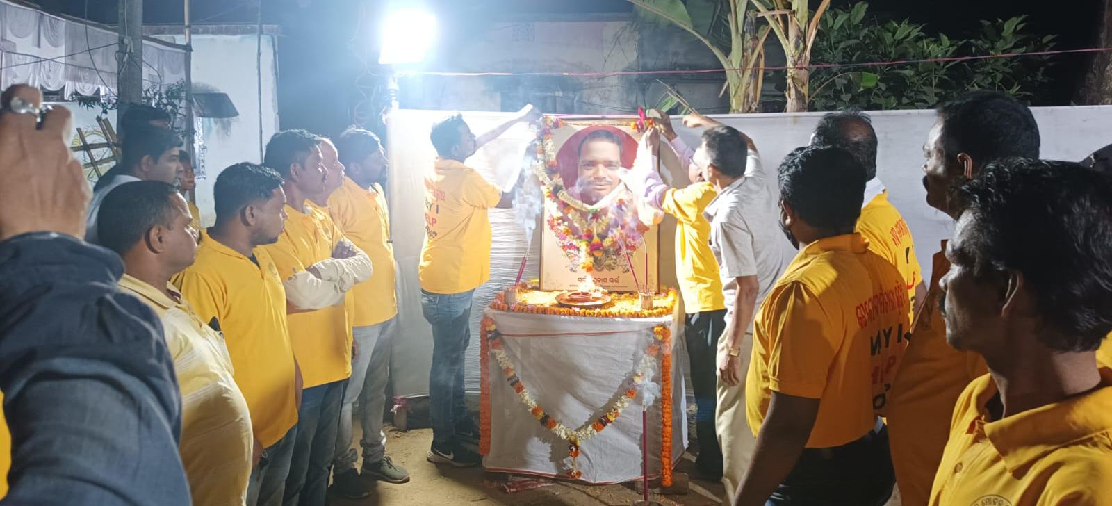 You are currently viewing ପ୍ରକାଶ ସ୍ବାଇଁଙ୍କୁ କଟକ ବସ କର୍ମଚାରୀ ସଂଘ ତରଫରୁ ଶ୍ରଦ୍ଧାଞ୍ଜଳି ।