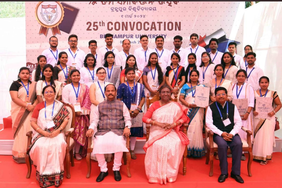 You are currently viewing ବ୍ରହ୍ମପୁର ବିଶ୍ବବିଦ୍ୟାଳୟର ୨୫ତମ ସମାବର୍ତ୍ତନ ଉତ୍ସବରେ ଯୋଗ ଦେଲେ ରାଷ୍ଟ୍ରପତି।