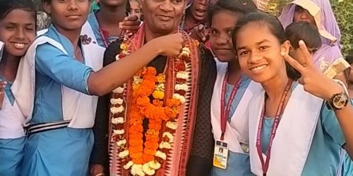 ଆଦର୍ଶ ଶିକ୍ଷକ ଙ୍କ ଅବସର କାଳୀନ ବିଦାୟ ସମ୍ବର୍ଦ୍ଧନା ।