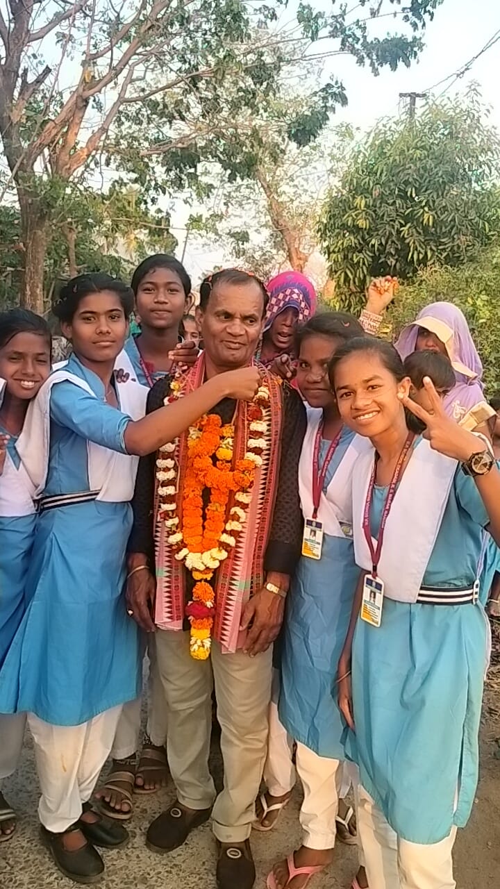 You are currently viewing ଆଦର୍ଶ ଶିକ୍ଷକ ଙ୍କ ଅବସର କାଳୀନ ବିଦାୟ ସମ୍ବର୍ଦ୍ଧନା ।