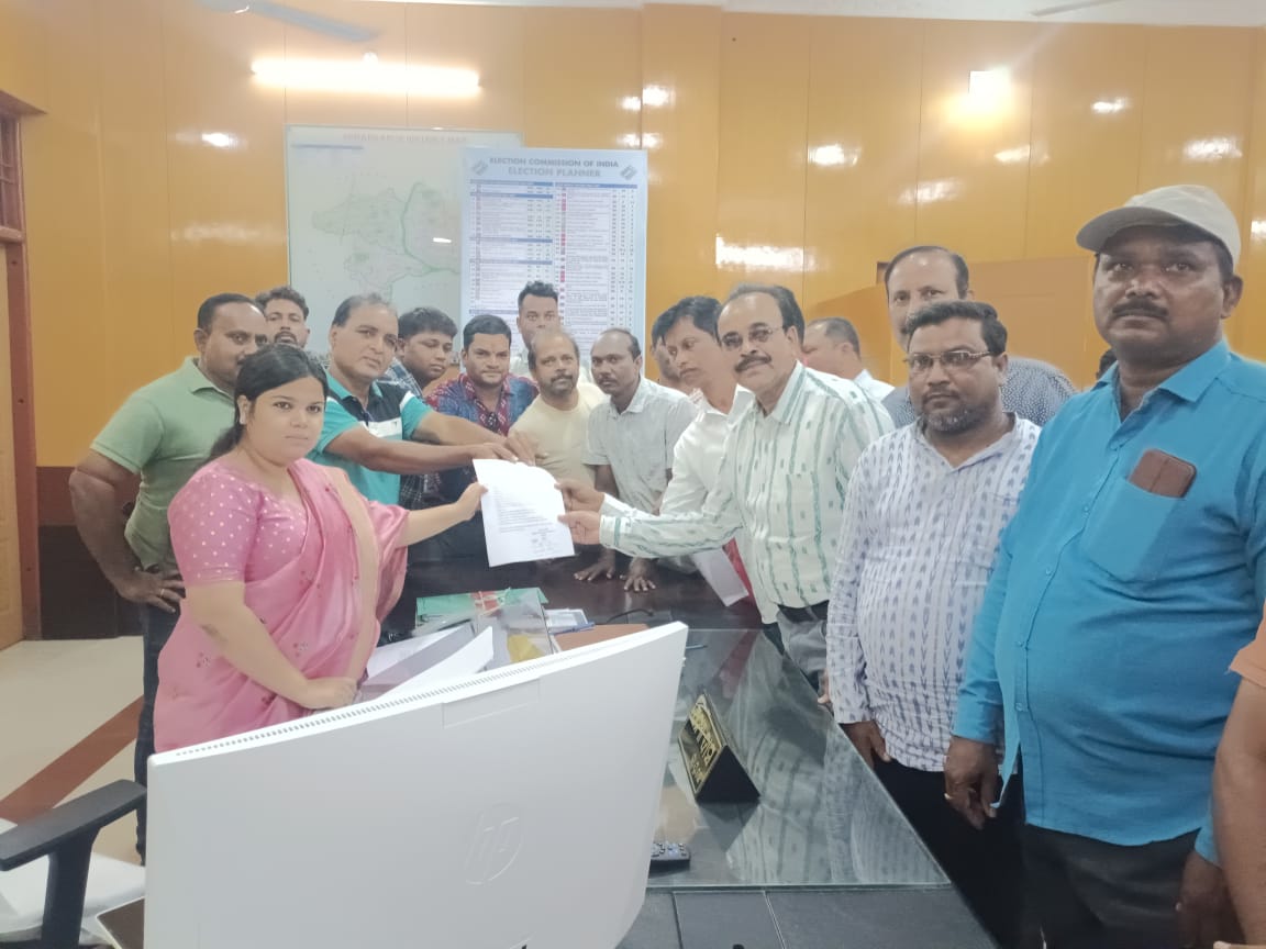 You are currently viewing ସୁବର୍ଣ୍ଣପୁର ର କାର୍ଯ୍ୟରତ ସାମ୍ୱାଦିକ ବିଭିନ୍ନ ଦାବୀ ନେଇ ଜ଼ିଲ୍ଲାପାଳଙ୍କ ଜ଼ରିଆରେ 5ଟି ଅଧକ୍ଷ ଏବଂ ମୁଖ୍ୟମନ୍ତ୍ରୀଙ୍କୁ ଦାବିପତ୍ର ପ୍ରଦାନ କଲେ.