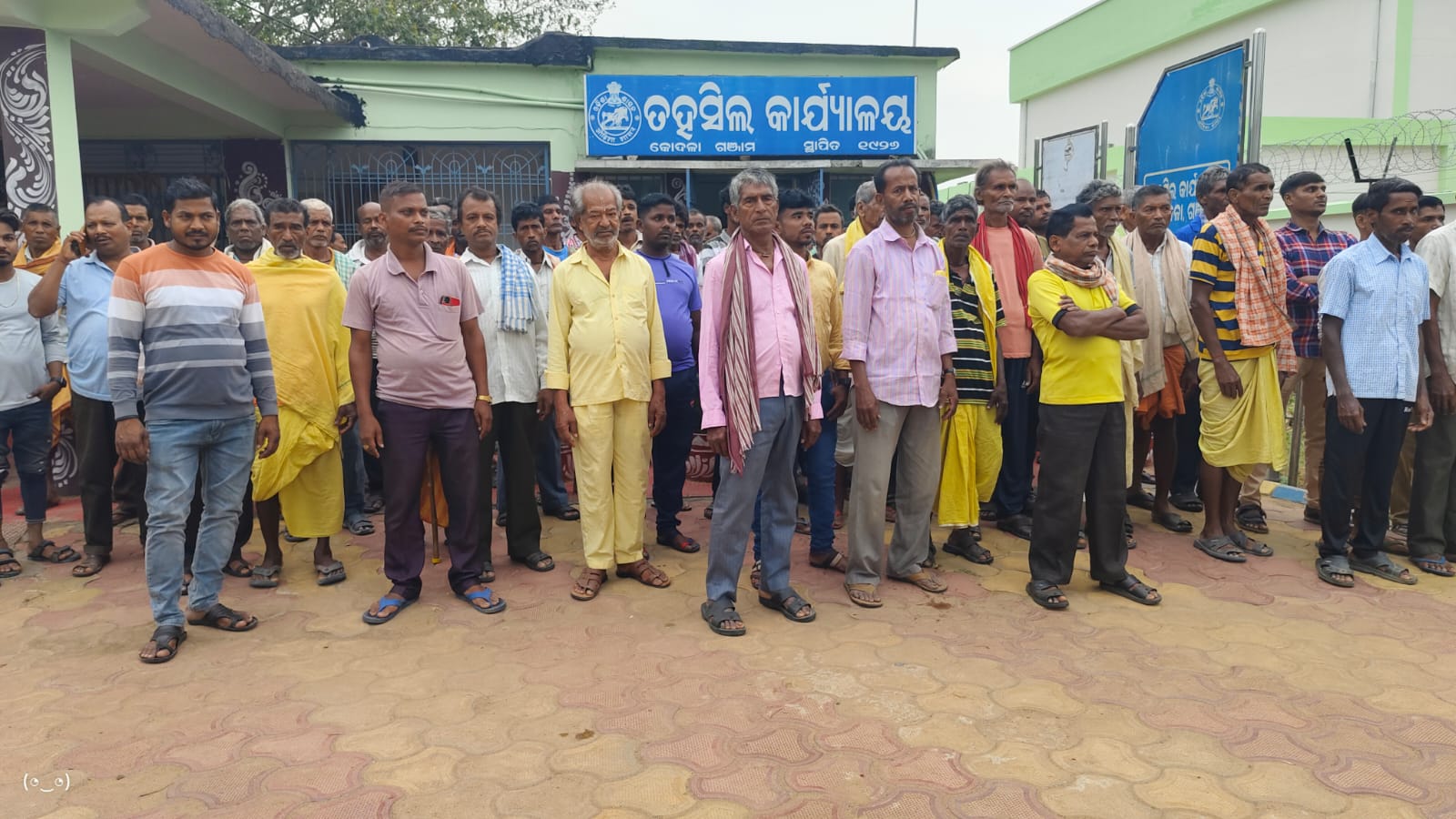 You are currently viewing ଗୋଚର ଜମିରେ ଅଚାନକ ବୁଲିଲା ଜେସିବି, ତହସିଲଦାର ଓ ଏ ଵି ଡି ଓ ଙ୍କୁ ଦାବିପତ୍ର ପ୍ରଦାନ