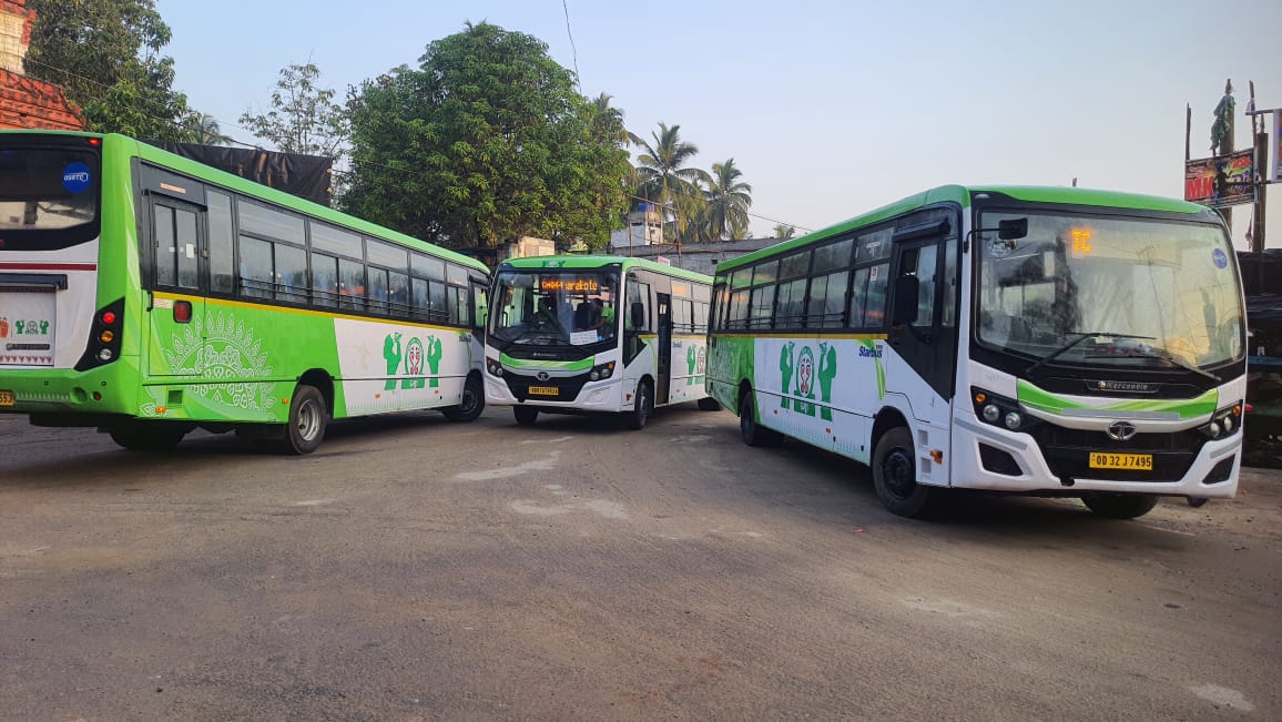 You are currently viewing ପ୍ରଶାସନ ର ଉଦାସୀନତା ଯୋଗୁଁ ଗଡୁନି ଘରୋଇ ବସଲକ୍ଷ୍ମୀ କୁ ଚାଲେଞ୍ଜ ଦେଉଛି ଘରୋଇ ବସ