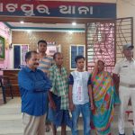 Read more about the article ଠିକାଦାର ନେଲେ ଟଙ୍କା , ବନ୍ଧା ପଡ଼ିଲା ଶ୍ରମିକ , ଶେଷରେ ପୋଲିସ ଦ୍ଵାରା ଉଦ୍ଧାର ।