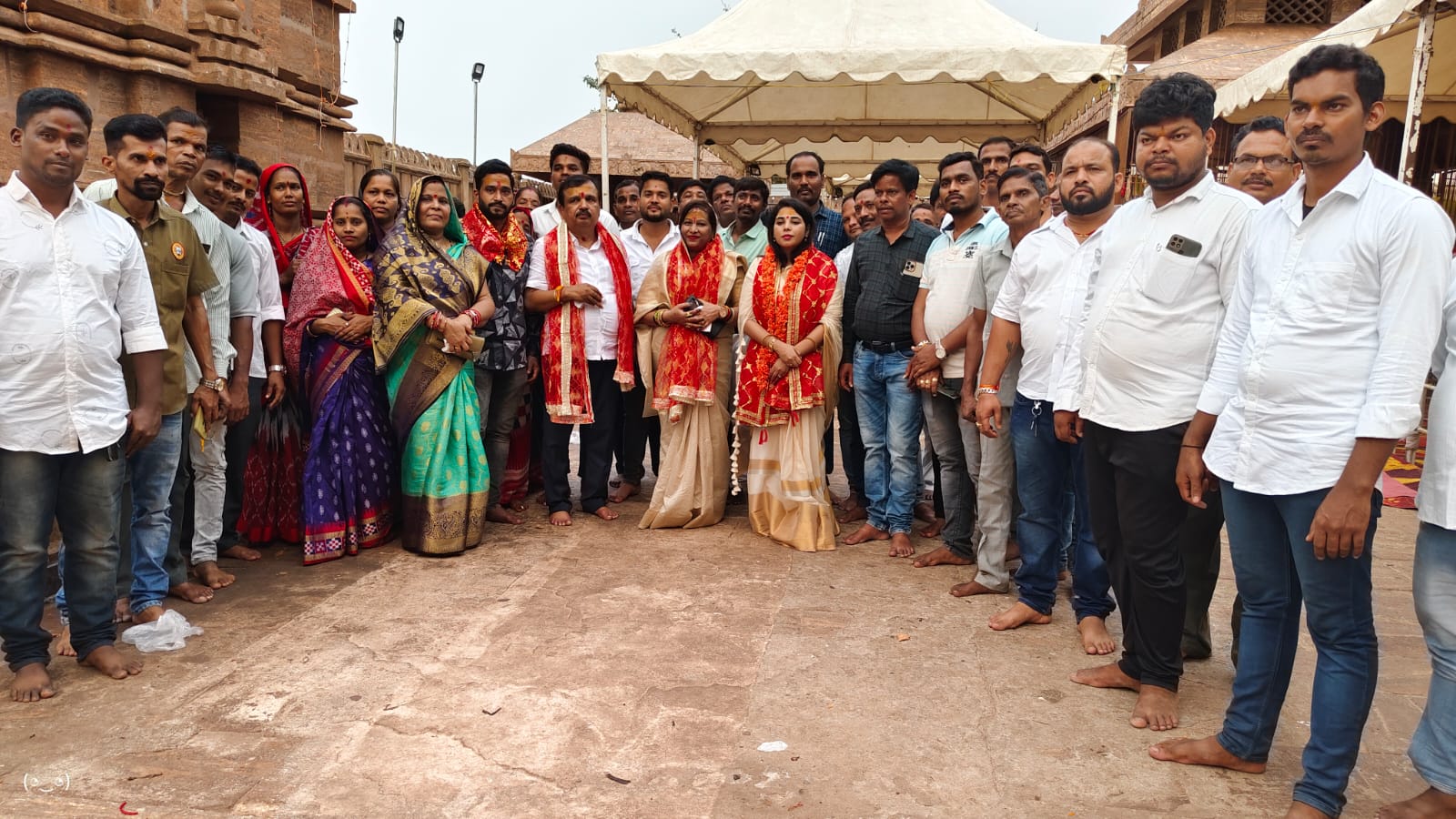 You are currently viewing ତାରାତାରିଣୀଙ୍କ ଆଶୀର୍ବାଦ ଭିକ୍ଷା କଲେ ସାଂସଦ ପ୍ରାର୍ଥୀ ଡ଼କ୍ଟର ରଞ୍ଜିତା
