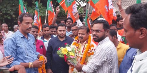 ଶକ୍ତି ପ୍ରର୍ଦଶନକଲେ କବିସୂର୍ଯ୍ୟନଗର ବିଜେପି ପ୍ରାର୍ଥୀ ପ୍ରତାପ ନାୟକ।