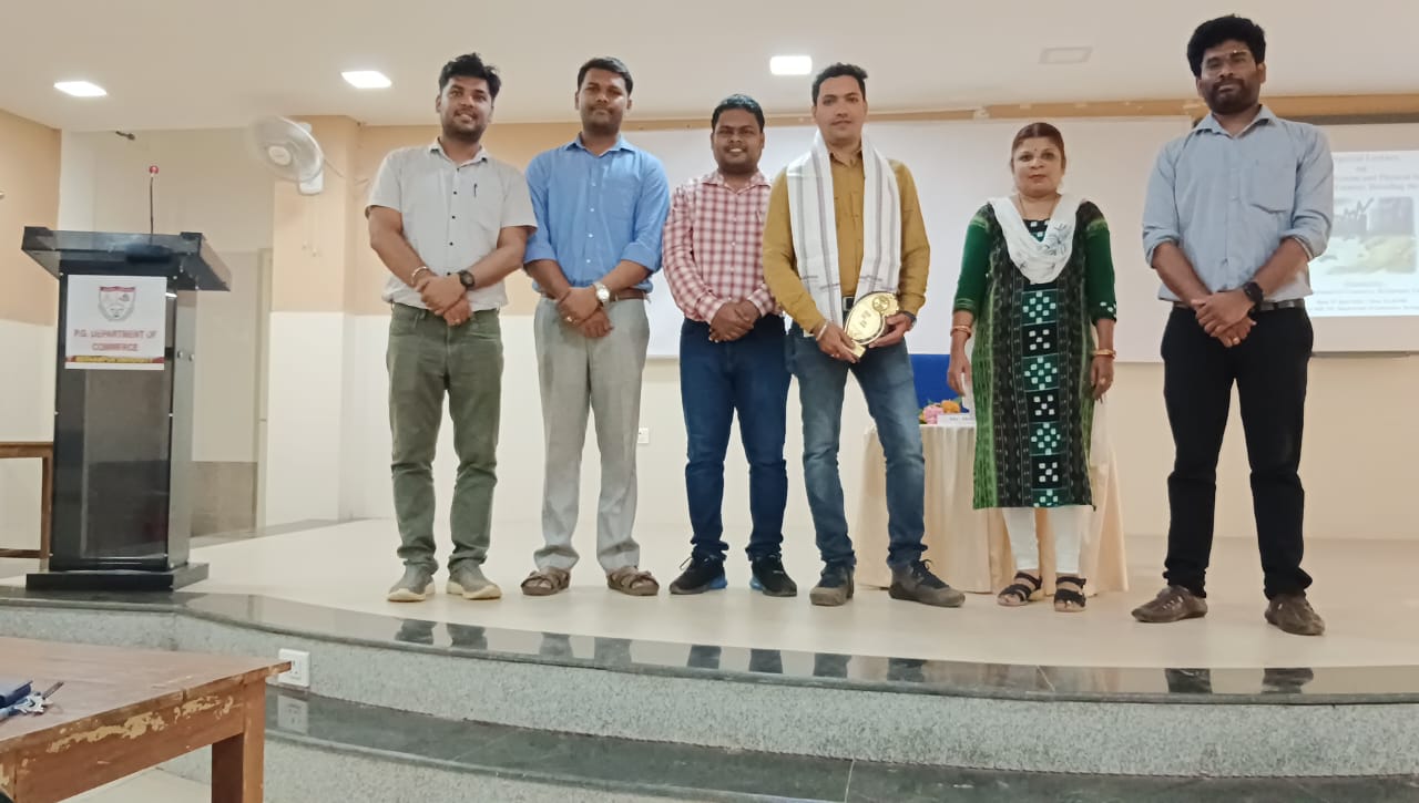 You are currently viewing ବ୍ରହ୍ମପୁର ବିଶ୍ବବିଦ୍ୟାଳୟରେ “ଭାରତୀୟ ଶିକ୍ଷା ପଦ୍ଧତି ଓ ସେୟାର ବଜାର” ପ୍ରସଙ୍ଗ ରେ ଆଲୋଚନା ଚକ୍ର