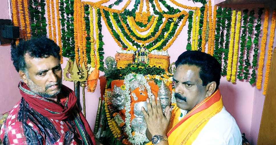 You are currently viewing ଭାରତୀୟ ଜନତା ପାର୍ଟି ପକ୍ଷରୁ ବିଧାନସଭା ପ୍ରାର୍ଥୀ,ଦଳୀୟ କାର୍ଯ୍ୟକର୍ତ୍ତା ମାନେ ଜନସାଧାରଣଙ୍କ ମଙ୍ଗଳ ପାଇଁ ଆଶିର୍ବାଦ ଭିକ୍ଷା କଲେ ।