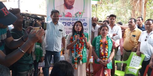 ପ୍ରବାଦ ପୁରୁଷ ବିଜୁ ବାବୁ ଙ୍କ 27 ତମ ଶ୍ରାଦ୍ଧ ବାର୍ଷିକୀରେ ସାଂସଦ ପାର୍ଥୀନୀ ଓ ବିଧ|ୟିକା ଙ୍କୁ ଶ୍ରଦ୍ଧା ସମ୍ବର୍ଦ୍ଧନା