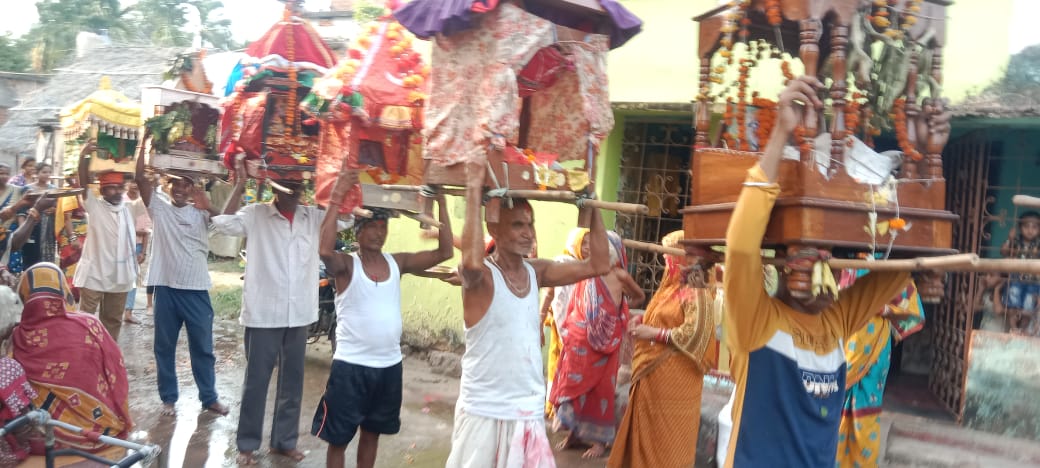 You are currently viewing କଟକ ସଦର କନ୍ଦରପୁର ଗ୍ରାମରେ ଭାଗବତ ମେଳଣ ଅନୁଷ୍ଠିତ।