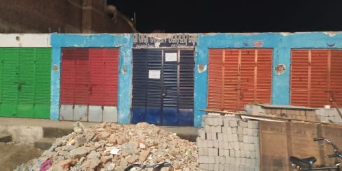 5 ଦିନ ତଳେ କାଳ ବୈଶାଖୀ ପବନ ରେ ବସଷ୍ଟାଣ୍ଡ ରେ ଥିବା ଛଅ ଗୋଟି ଦୋକାନରୁ ଟିଣ ଉଡ଼ି ଯିବା ଯୋଗୁଁ ବ୍ୟବସ୍ୟାୟି ହଟହଟା |