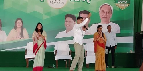 ସାନଖେମୁଣ୍ଡି ନିର୍ବାଚନ ମଣ୍ଡଳୀ ପଳାସପୁର ଠାରେ ଦଳୀୟ ପ୍ରାର୍ଥୀଙ୍କ ପାଇଁ ପ୍ରଚାର କଲେ ଭିକେ କାର୍ତ୍ତିକ ପାଣ୍ଡିଆନ