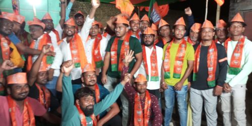 ଶଙ୍ଖ ଛାଡି ପଦ୍ମ ଧରିଲେ ବିଧାୟିକା ଙ୍କ ପଂଚାୟତ ର ସମିତି ସଭ୍ୟ ସହ ଶତାଧିକ କର୍ମୀ