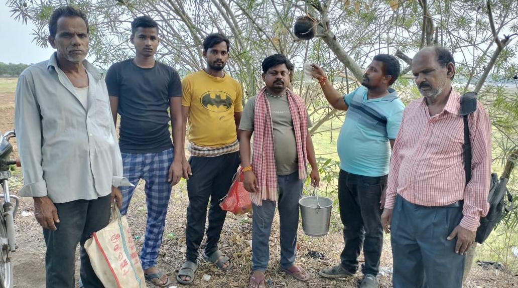 You are currently viewing ପକ୍ଷୀ ମାନଙ୍କର ଜଳ ସେବା ପାଇଁ ଶ୍ରୀ ଜଗନ୍ନାଥ ଚାରିଟେବୁଲ ଟ୍ରଷ୍ଟ ।