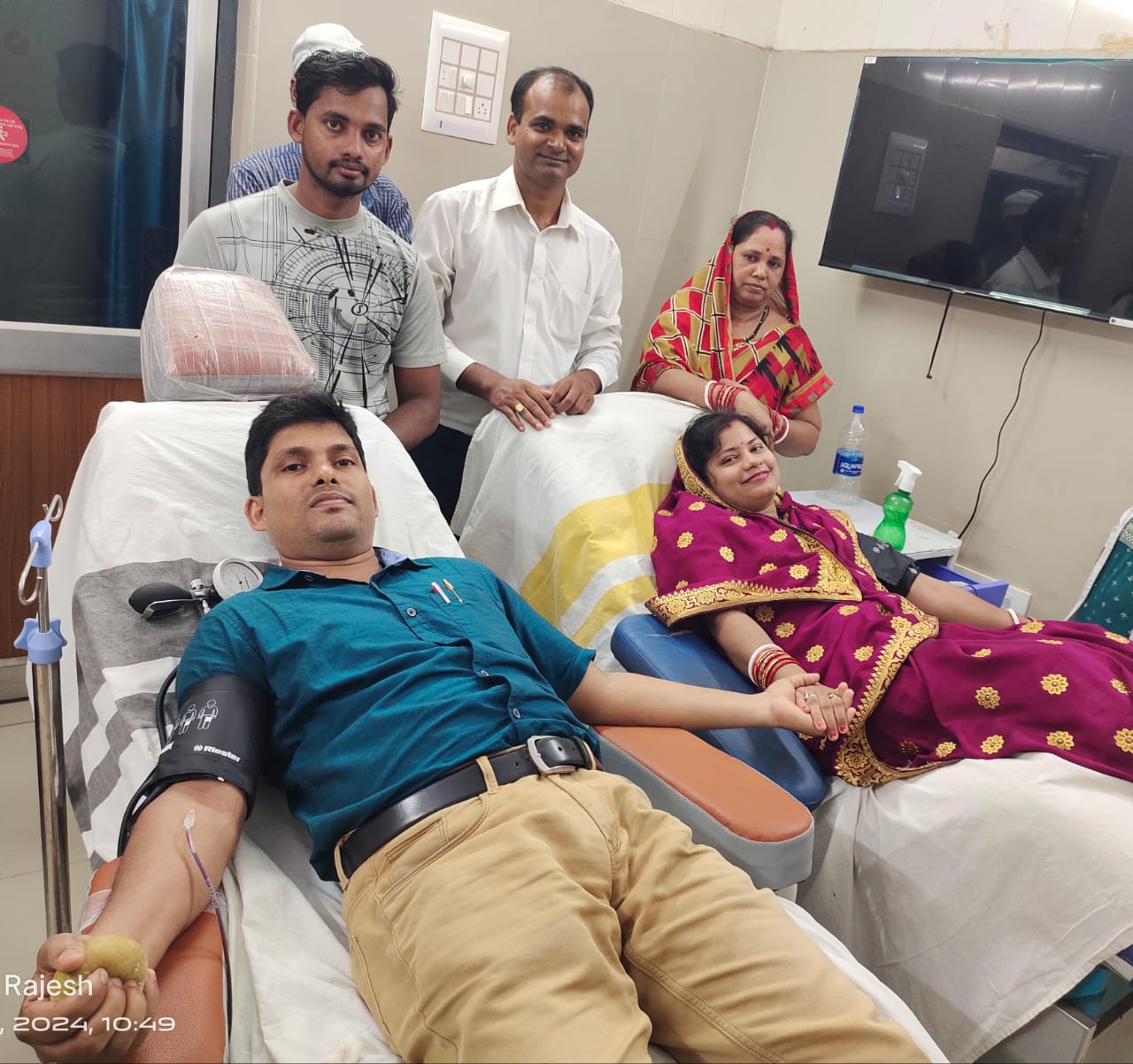 You are currently viewing ରକ୍ତଦାନ ଓ ବୃକ୍ଷ ରୋପଣ କରି ନୂତନ ଉଦାହରଣ ସୃଷ୍ଟି କଲେ ନବ ଦମ୍ପତି ।