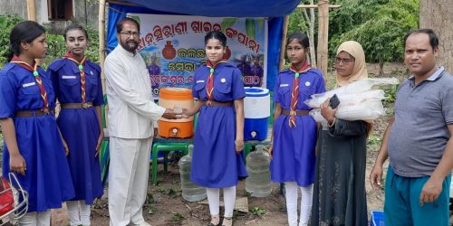 ବାଲୁଙ୍କେଶ୍ବର ଝାନ୍ସୀରାଣୀ ଗାଇଡ ବିଦ୍ୟାର୍ଥିଙ୍କ ଦ୍ବାରା ରାଉତରାପୁରରେ ଜଳ ସେବା ଶିବିର