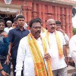 Read more about the article ଖଲ୍ଲିକୋଟ ରେ ରାଷ୍ଟ୍ରମନ୍ତ୍ରୀ ଗୋକୁଳାନନ୍ଦ ମଲ୍ଲିକ ଙ୍କୁ ଭବ୍ୟ ସମ୍ବର୍ଦ୍ଧନା