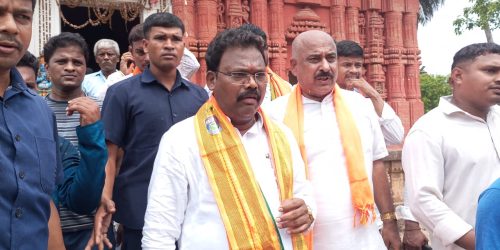 ଖଲ୍ଲିକୋଟ ରେ ରାଷ୍ଟ୍ରମନ୍ତ୍ରୀ ଗୋକୁଳାନନ୍ଦ ମଲ୍ଲିକ ଙ୍କୁ ଭବ୍ୟ ସମ୍ବର୍ଦ୍ଧନା