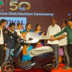 Read more about the article ଅନୁଗୋଳ ଗ୍ରାହକଙ୍କୁ କାର୍ ସହିତ ୫ଜଣଙ୍କୁ ଇ-ସ୍କୁଟର ଉପହାର