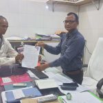 Read more about the article ଦାଦନ ଖଟିବାକୁ ଯାଇ ହଜି ଯାଇଥିବା ପୁଅକୁ ଖୋଜିବା ପାଇଁ ମୁଖ୍ୟମନ୍ତ୍ରୀ ଙ୍କ ଉଦ୍ଦେଶ୍ୟରେ ଦାବୀ ପତ୍ର ପ୍ରଦାନ କଲେ ବାପା