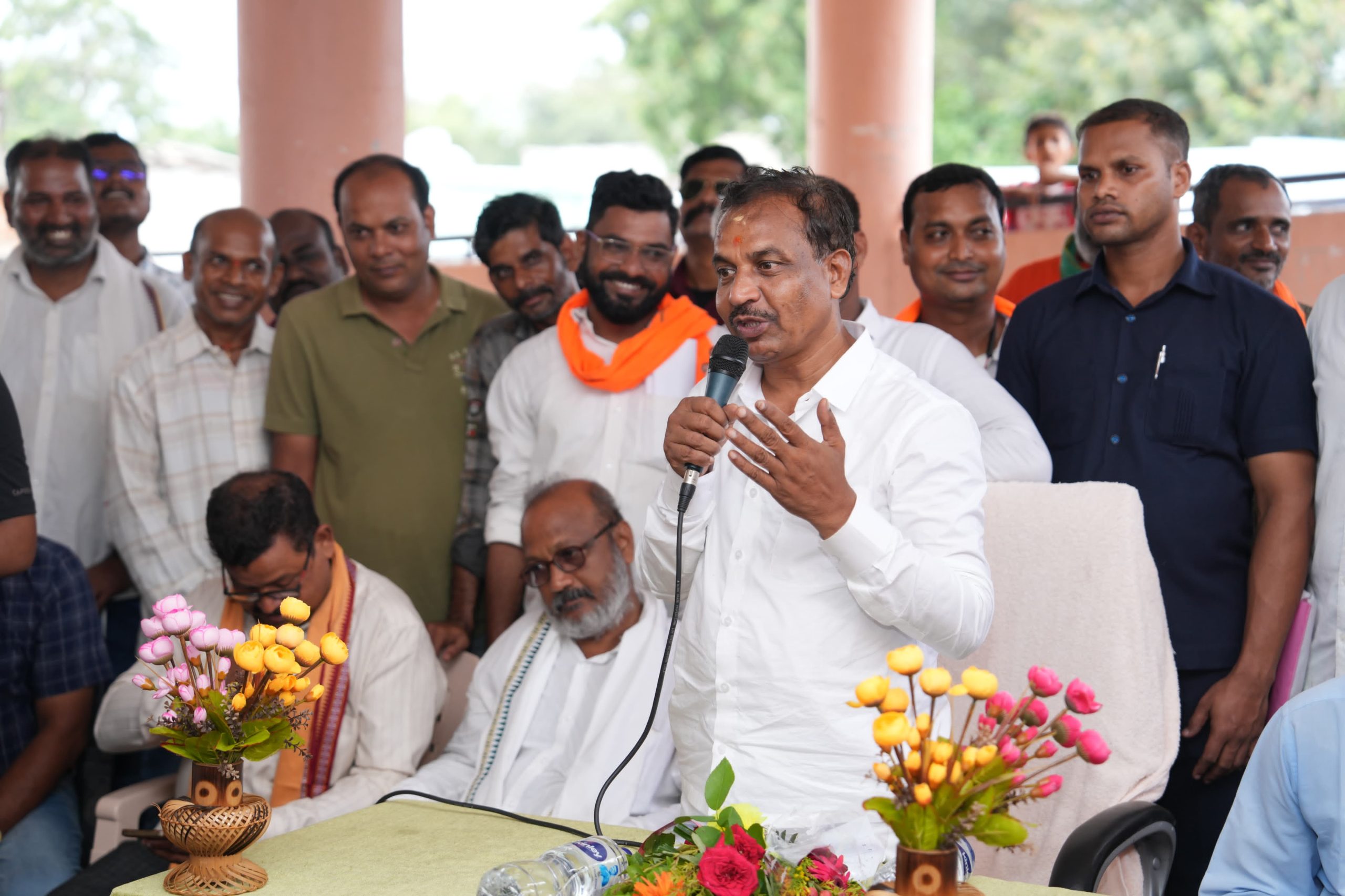 You are currently viewing ବିଭିନ୍ନ ପଞ୍ଚାୟତ ପରିଦଶନ କଲେ ପରିବହନ ଖଣି ମନ୍ତ୍ରୀ ବିଭୁତି ଭୂଷଣ ଜେନା