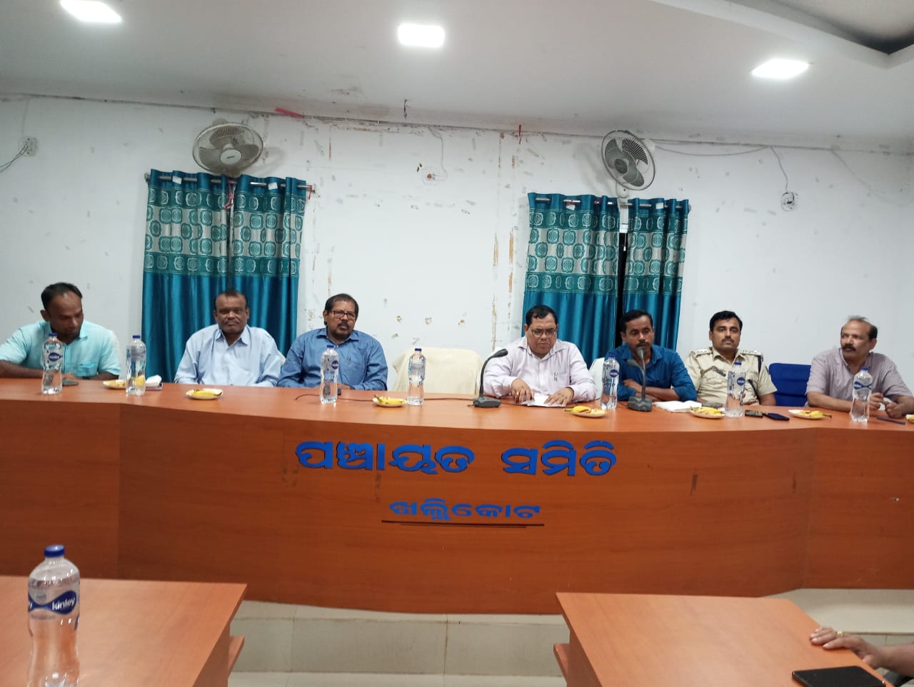You are currently viewing ଖଲ୍ଲିକୋଟ ରେ ଶୃଙ୍ଖଳିତ ରଥଯାତ୍ରା ପାଇଁ ଅଫିସର ସ୍ତରୀୟ ବୈଠକ