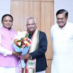 Read more about the article ଦାୟିତ୍ବ ଗ୍ରହଣ କରିବା ପରେ ରାଜ୍ୟ ଆଡ୍‌ଭୋକେଟ୍ ମୁଖ୍ୟମନ୍ତ୍ରୀଙ୍କୁ ସାକ୍ଷାତ କଲେ ।