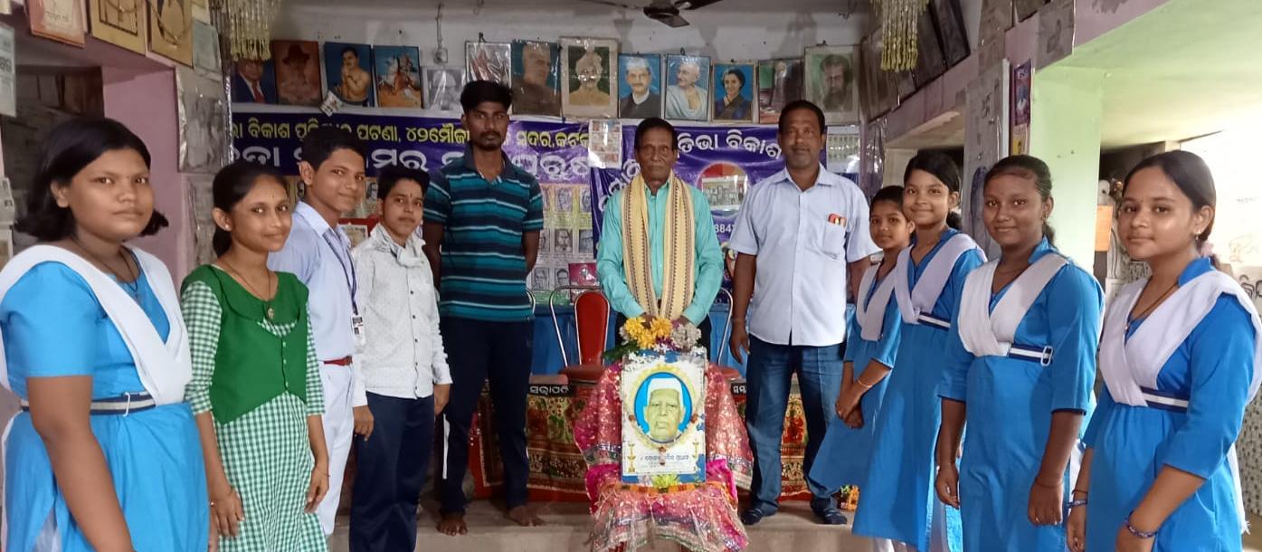 You are currently viewing ସର୍ଜନଶୀଳ ତଥା ଆଦର୍ଶ ଓଡ଼ିଆ ପ୍ରାଣ ଥିଲେ ସଂଗ୍ରାମୀ ଦୋଳଗୋବିନ୍ଦ : ଗାନ୍ଧୀବାଦୀ ନାରାୟଣ ଚଂଦ୍ର (ଝରା ଭାଇ) ।