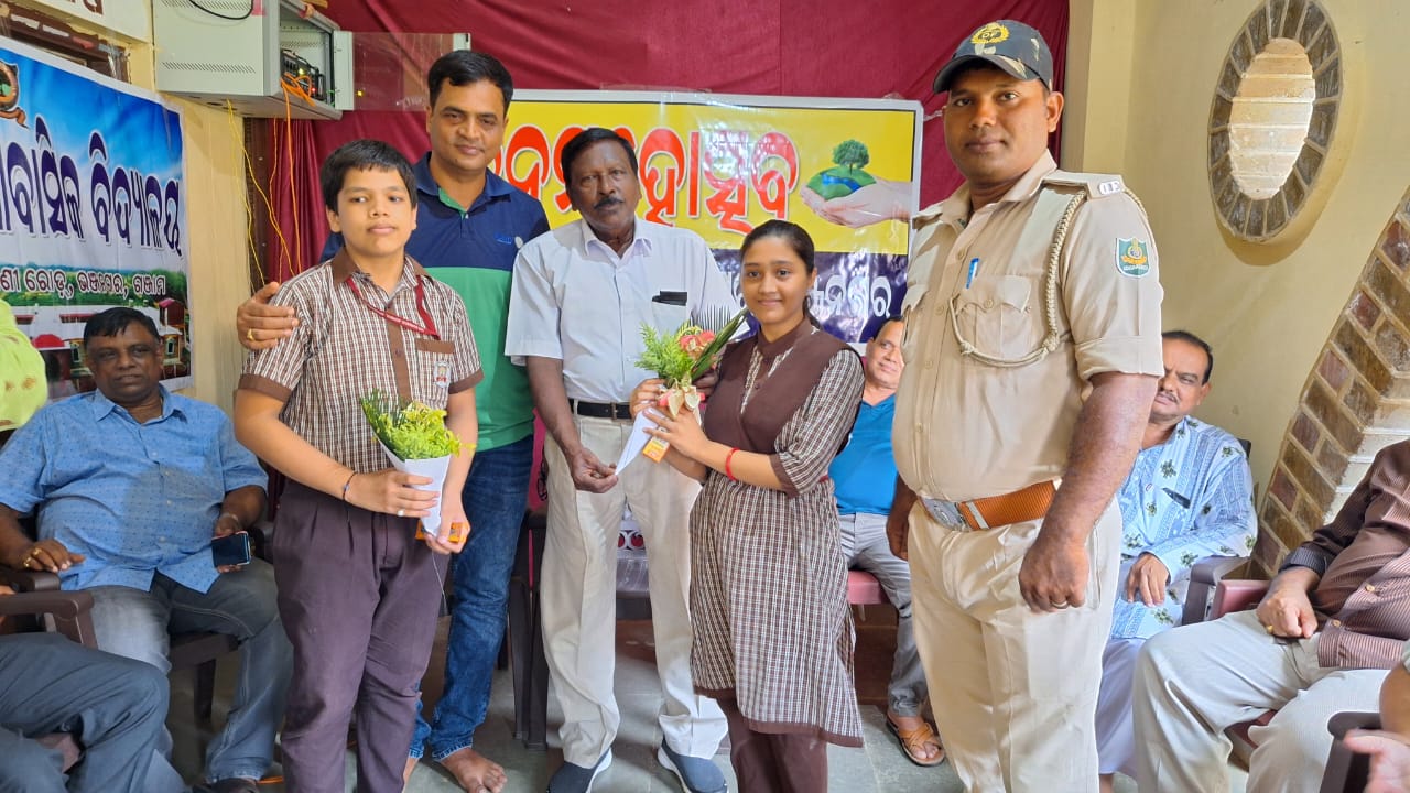 You are currently viewing ସାଇ ଗୁରୁକୁଳ ଆବାସିକ ବିଦ୍ୟାଳୟ ରେ ବନ ମହୋତ୍ସବ ଏବଂ ଚାରା ରୋପଣ କାର୍ଯ୍ୟକ୍ରମ