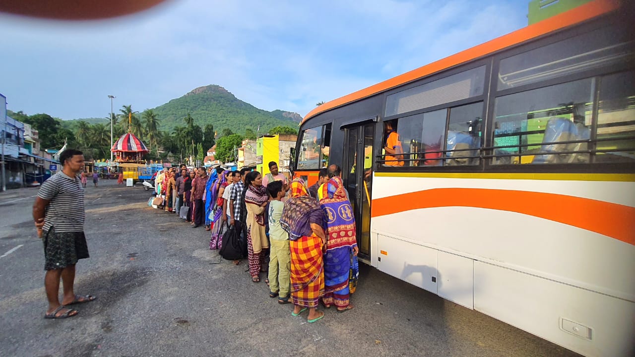 You are currently viewing ପୁରୀ ଅଭିମୁଖେ ଯାତ୍ରା ପାଇଁ ଦ୍ଵିତୀୟ ଦିନ ରେ ଶ୍ରଦ୍ଧାଳୁ ଙ୍କ ଭିଡ