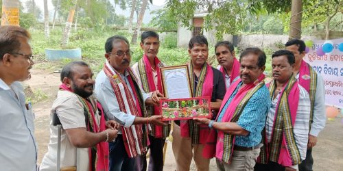 ପ୍ରଧାନ ଶିକ୍ଷକ ଙ୍କୁ ଅବସର କାଳୀନ ସମ୍ବର୍ଦ୍ଧନା