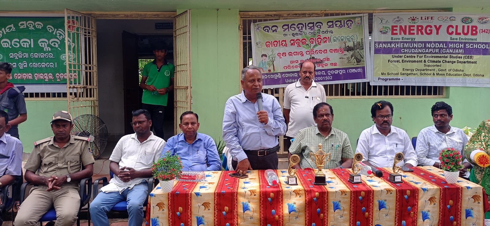 You are currently viewing ଜଳ ଓ ବାୟୁସଙ୍କଟ ରୋକିବାକୁ ବୃକ୍ଷରୋପଣ ହିଁ ଏକମାତ୍ର ବିକଳ୍ପ।ସାନଖେମୁଣ୍ଡି ଇକୋ ଏନର୍ଜି କ୍ଲବ୍ ପକ୍ଷରୁ ବନ ମହୋତ୍ସବ।