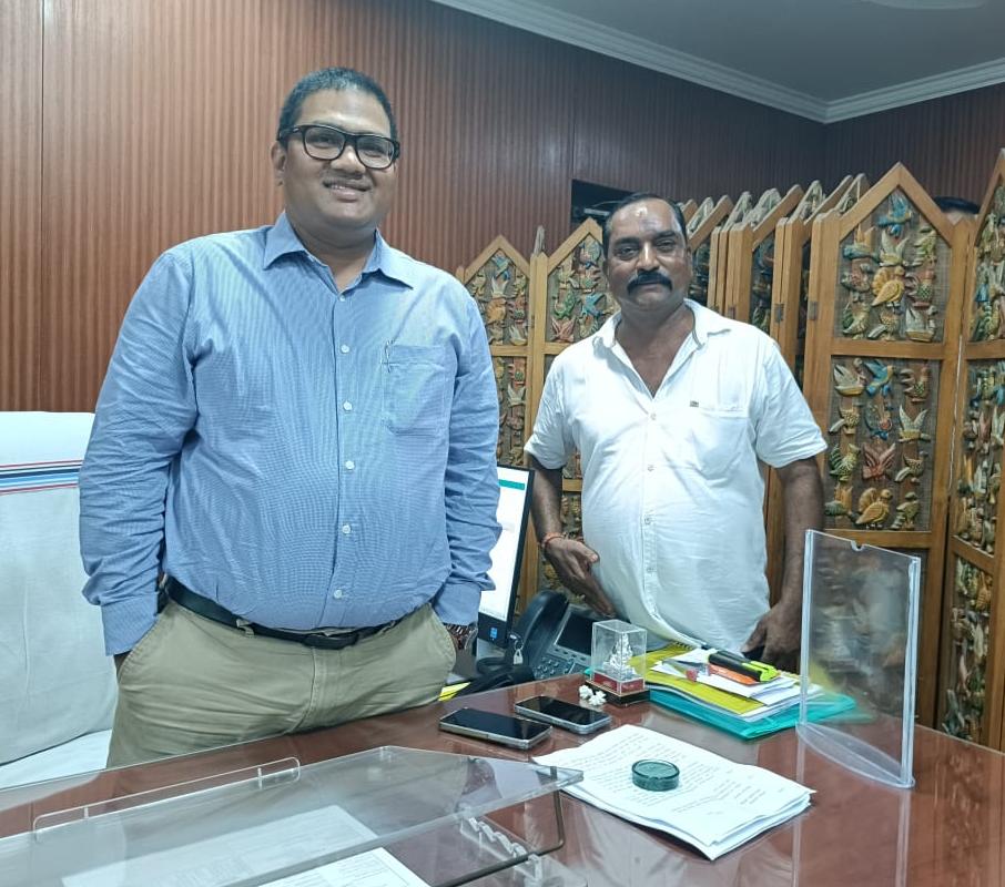 You are currently viewing ୨ ସନ୍ତାନ ଆଇନ ଲାଗୁ କରିବାକୁ କଟକ ଜିଲ୍ଲାପାଳଙ୍କୁ ଦାବୀପତ୍ର ପ୍ରଦାନ
