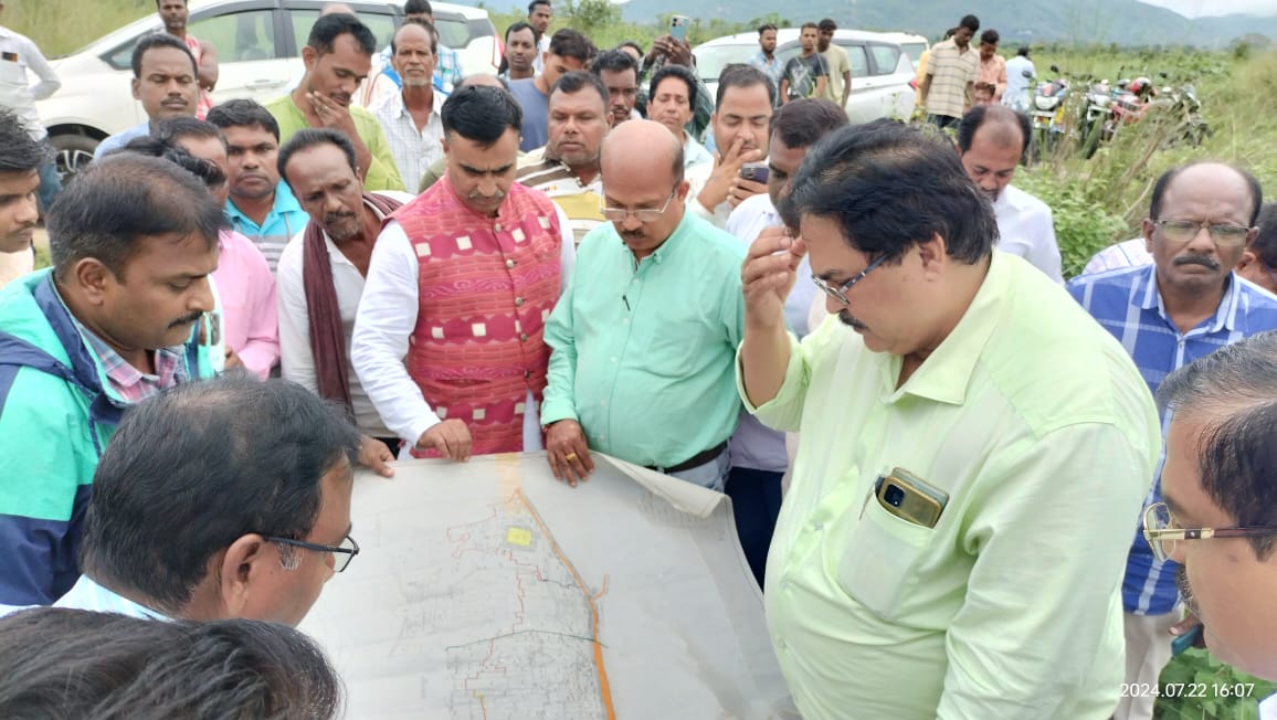 You are currently viewing ପଦ୍ମନାଭପୁର ଗ୍ରାମପଞ୍ଚାୟତର ଭୂସୁଣ୍ଡା , ଭିମୀପୁର, ନନ୍ଦଗାଁ ର ଚାଷ ଜମିକୁ ପାଣି ଯୋଗାଇବା ପାଇଁ ଆକ୍ସନ ମୋଡରେ ଆର. ଭି. ଏନ୍ ଅବବାହିକାର ମୁଖ୍ୟ ଯନ୍ତ୍ରୀ