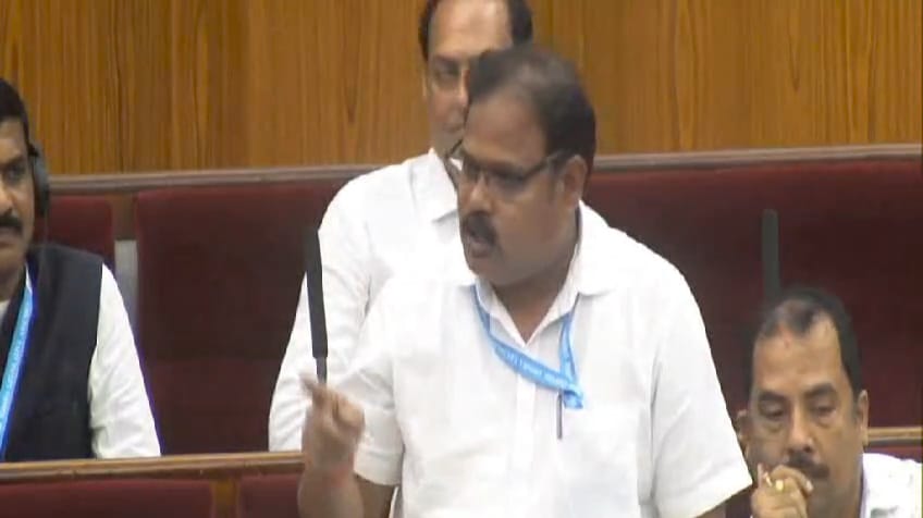 You are currently viewing ବିଧାନସଭାରେ କବିସୂର୍ଯ୍ୟନଗର ବିଧାୟକଙ୍କ ଦମଦାର ଉପସ୍ଥାପନା,ଦାଦନ ସମସ୍ଯାକୁ ନେଇ ପୂର୍ବ ମୁଖ୍ୟମନ୍ତ୍ରୀଙ୍କୁ ବର୍ଷିଲେ