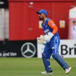 Read more about the article मिलिए कश्मीर के बधिर क्रिकेटर उमर अशरफ से, जो भारत के लिए खेल रहे हैं।