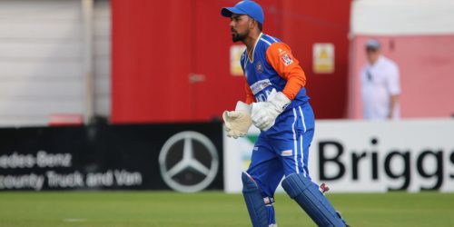 मिलिए कश्मीर के बधिर क्रिकेटर उमर अशरफ से, जो भारत के लिए खेल रहे हैं।