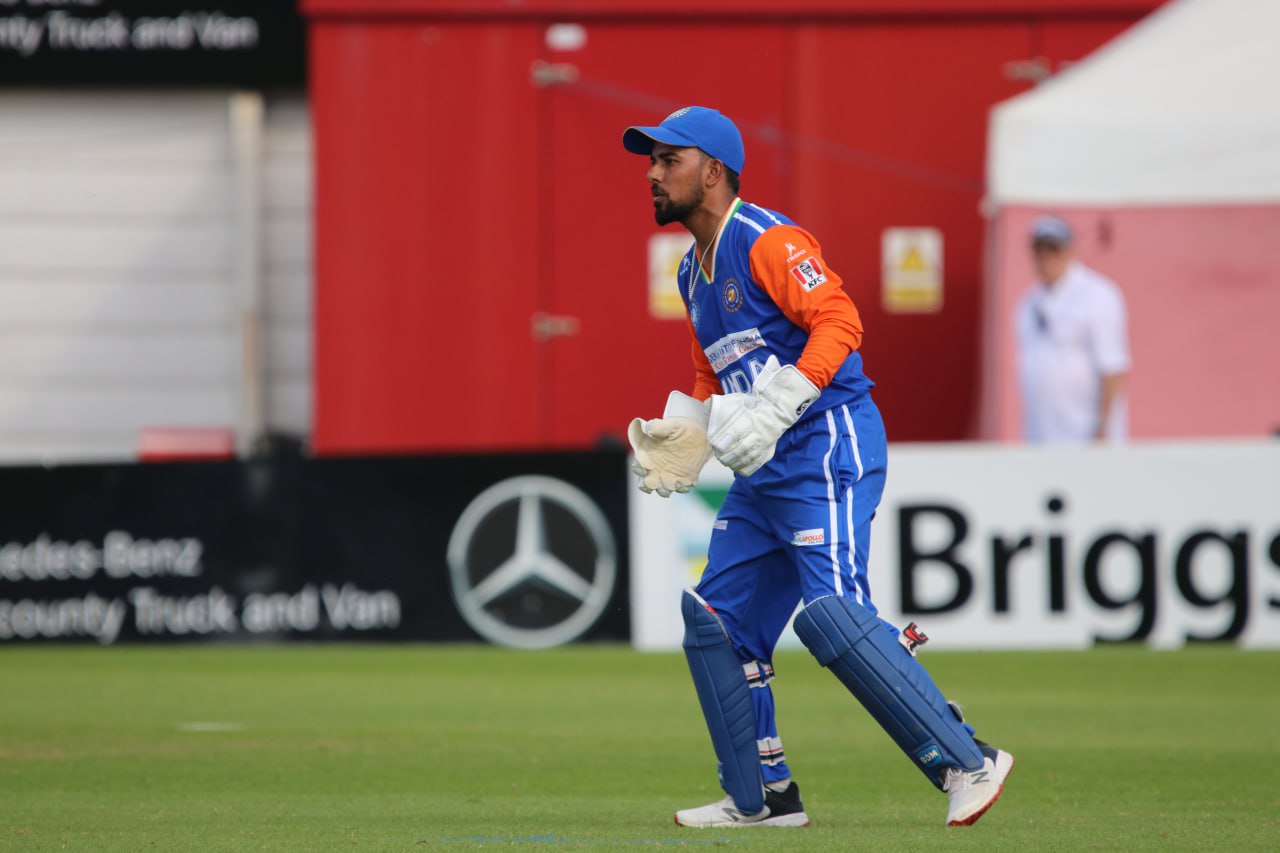 You are currently viewing मिलिए कश्मीर के बधिर क्रिकेटर उमर अशरफ से, जो भारत के लिए खेल रहे हैं।