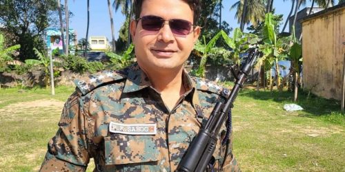 मिलिए सबसे मिलनसार पुलिस अधिकारी पी.के. साहू से। (सतीश कुमार द्वारा)