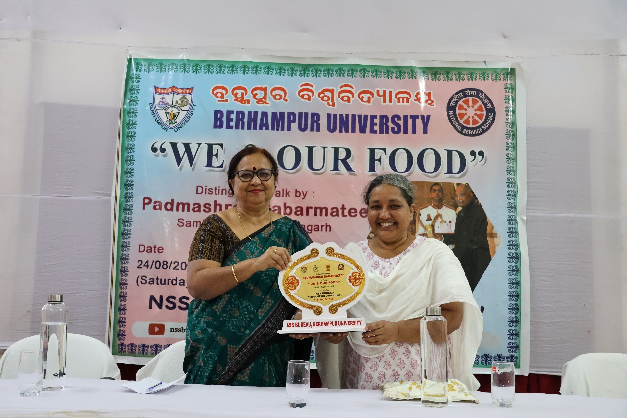 You are currently viewing ସାଂପ୍ରତିକ ପରସ୍ଥିତିରେ ଖାଦ୍ୟ ସୁରକ୍ଷା ସହ, ଜୈବିକ ଖାଦ୍ୟକୁ ପ୍ରାଧାନ୍ୟ ଦେବାର ସମୟ ଆସିଛି। : ପଦ୍ମଶ୍ରୀ ସାବରମତି