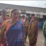 Read more about the article ମଦ ଭାଟି ସ୍ଥାନାନ୍ତର କୁ ନେଇ ଭାଟ କୁମରଡ଼ା ରେ ମହିଳାଙ୍କ ଭାଟି ଆଗରେ ପାଟି ତୁଣ୍ଡ