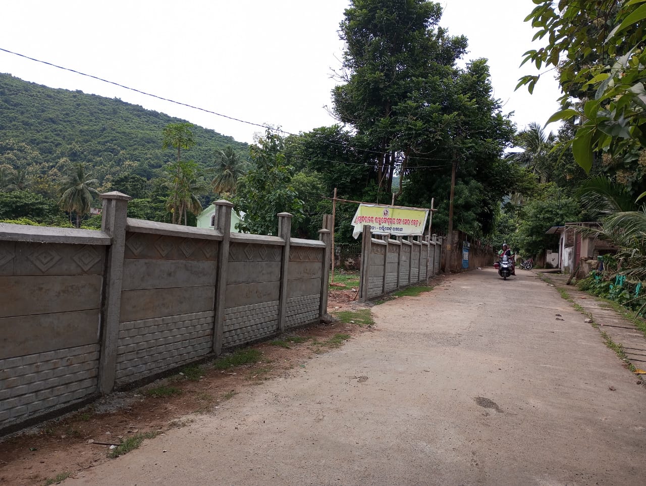 You are currently viewing ଗୋଶାଳା ପାଇଁ ଜମି ଦେଲେନି ତହସିଲଦାର, ବଜ୍ରରଙ୍ଗ ଦଳ ନିଜସ୍ୱ ଉଦ୍ୟମ ରେ ଆରମ୍ଭ କଲେ ଗୋ ସେବା କେନ୍ଦ୍ର