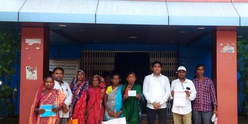 ଗଞ୍ଜାମ ବିକାଶ ମଞ୍ଚର ସହାୟତା ପରେ ରାସନ୍ ପାଇବାର ସମର୍ଥ ହେଲେ ଦୁଇ ଗରିବ ଆଦିବାସୀ ବିଧବା ମହିଳା