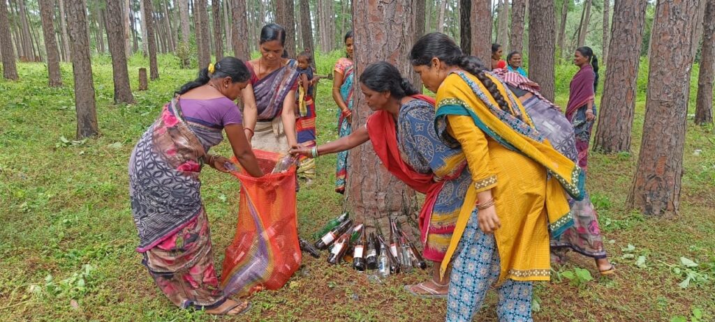 You are currently viewing ବିଶ୍ୱ ପର୍ଯ୍ୟଟନ ଦିବସରେ ଶହ ଶହ ପ୍ଲାଷ୍ଟିକ ଓ କାଚ ବୋତଲ : ଚିନ୍ତାରେ ପରିବେଶବିତ୍‌