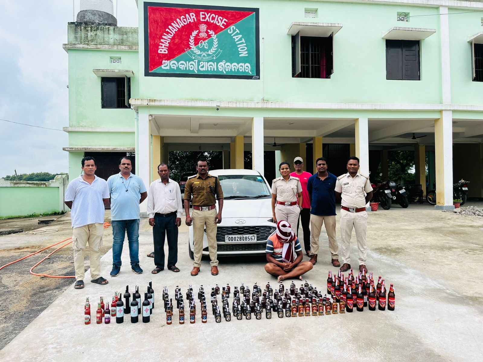 You are currently viewing ବିଦେଶୀ ମଦ ସହ କାର୍ ଜବତ,ଜଣେ ଗିରଫ