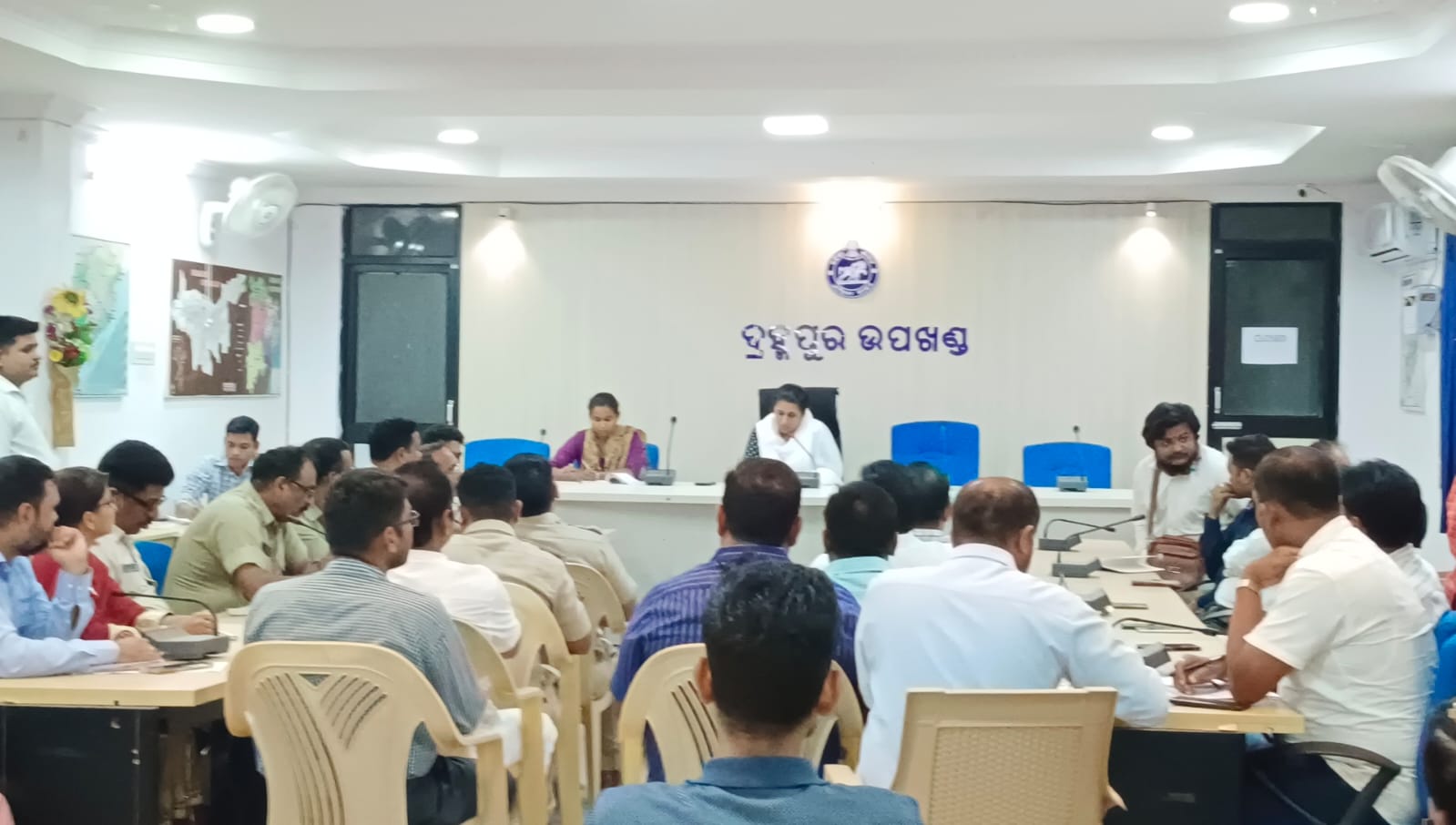 You are currently viewing ବ୍ରହ୍ମପୁର ଉପଖଣ୍ଡରେ ଦୁର୍ଗା ପୂଜା ପାଇଁ ପ୍ରସ୍ତୁତି ବୈଠକ ଅନୁଷ୍ଠିତ ।