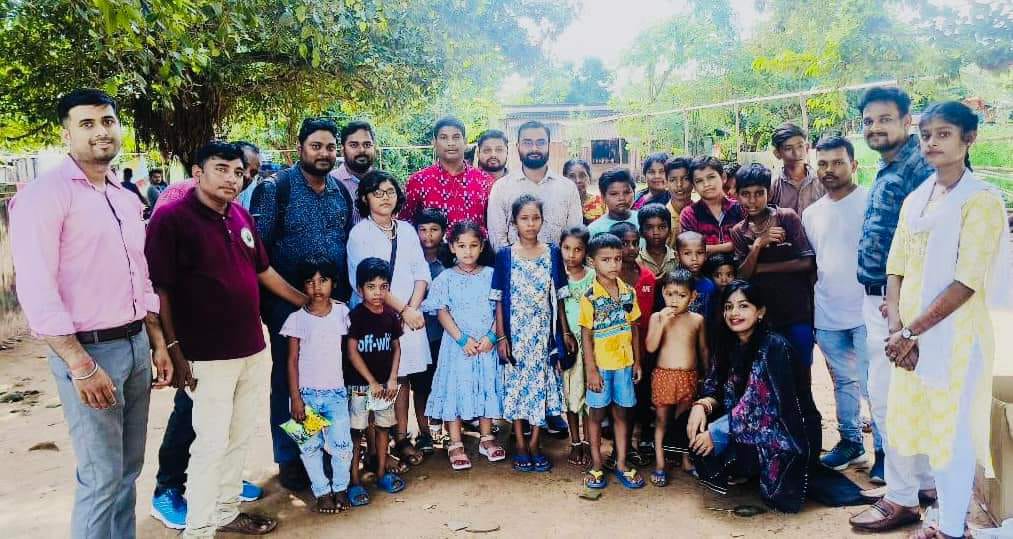 You are currently viewing ଡ଼ି.ଆର୍.ପି ବିଷ୍ଣୁ ଶକ୍ତି ଚାରିଟି ଟ୍ରଷ୍ଟ ତରଫରୁ ସାଲିଆ ସାହି ସ୍ଥିତ ମୁଣ୍ଡା ବସ୍ତି ରେ ଜନ୍ମ ଦିନ ପାଳନ