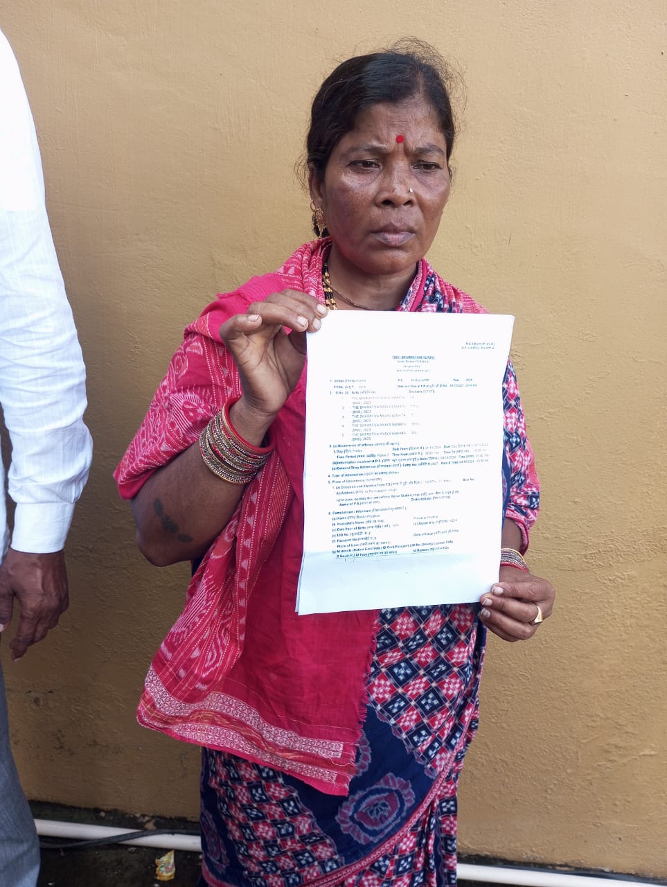 You are currently viewing ପାରିନୁଆ ଗାଁ ରାଜନୈତିକ ହିଂସା ମାମଲା, ସାମ୍ବାଦିକ ସମ୍ମିଳନୀ ରେ ନ୍ୟାୟ ମାଗିଲେ ମହିଳା