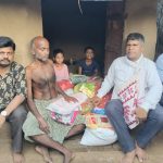 Read more about the article ଅସହାୟ ,ରୋଗିଣା ପରିବାର ପାଖରେ କୁମାର ପୂର୍ଣ୍ଣିମା ଭାର ନେଇ ପହଞ୍ଚିଲେ ଶ୍ରୀ ଜଗନ୍ନାଥ ଟ୍ରଷ୍ଟର କର୍ମକର୍ତା ।