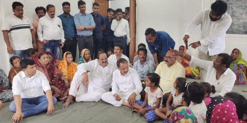 ମନ୍ତ୍ରୀ ବିଭୁତି ଜେନା ଙ୍କ ଚିଲିକା ଉପକୂଳ ବର୍ତ୍ତୀ ଅଞ୍ଚଳ ଓ ବାତ୍ୟା ଆଶ୍ରୟସ୍ଥଳୀ ପରିଦର୍ଶନ , ବାତ୍ୟା ହଟିଯିବା ପାଇଁ ଭଗବାନ ଙ୍କୁ ପ୍ରାର୍ଥନା କଲେ